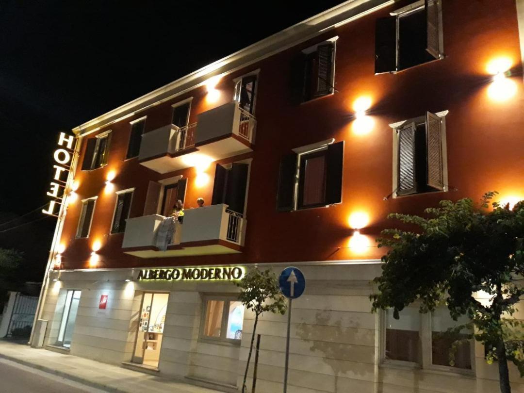 Hotel Ristorante Moderno SantʼAntìoco Exterior foto